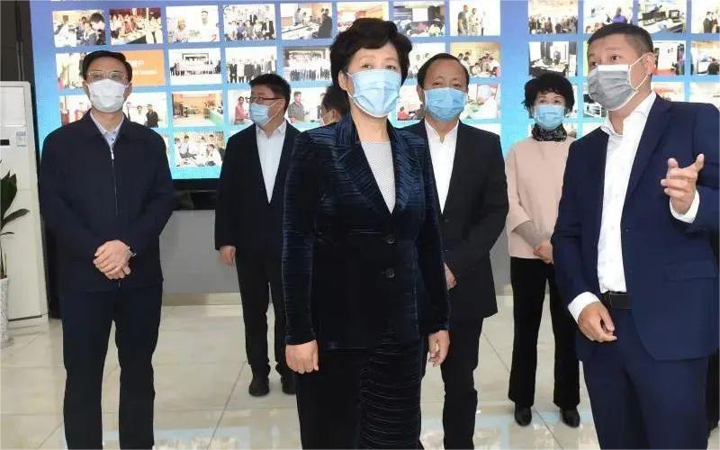 省委常委、統(tǒng)戰(zhàn)部部長田向利一行調研效率源